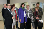 Id-Direttur Maniġerjali Thomas Guglhör, l-Amministratriċi tad-Distrett Maria Rita Zinnecker, il-Membru tal-Parlament Statali Angelika Schorer, il-Viċi Presidenta tal-Kunsill tad-Distrett Ursula Lax u s-Sindku ta' Halblech Johann Gschwill waqt żjara fil-binja tal-ept GmbH inBuching